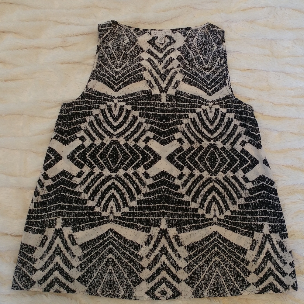Lila Rose XS tribal blouse